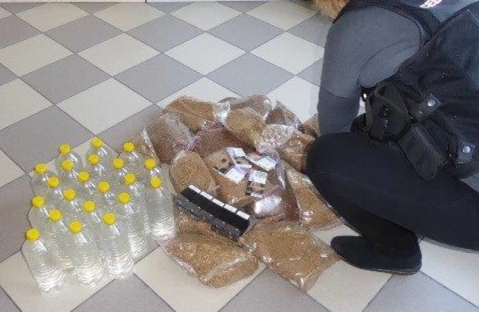 Funkcjonariusze celno-skarbowi w Kętrzynie wykryli nielegalny alkohol, a zaraz potem – nielegalne automaty.
