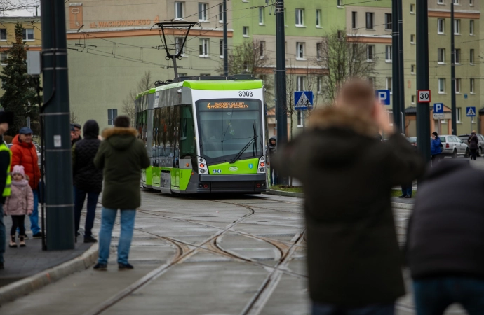{W Olsztynie zaczęły działać dwie nowe linie tramwajowe.}